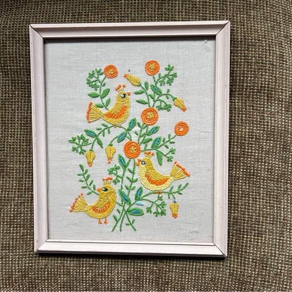 1970’s bird design crewel embroidery wall hanging pretty colors and love… - Picture 1 of 14